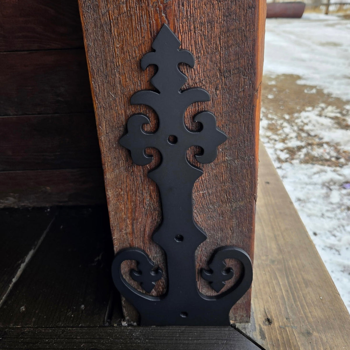 Outdoor Ready: Choosing Metal Corner Brackets That Can Stand the Elements