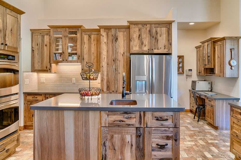 Cozy Cabin Hardware: Iron Details for Winter Home Styling