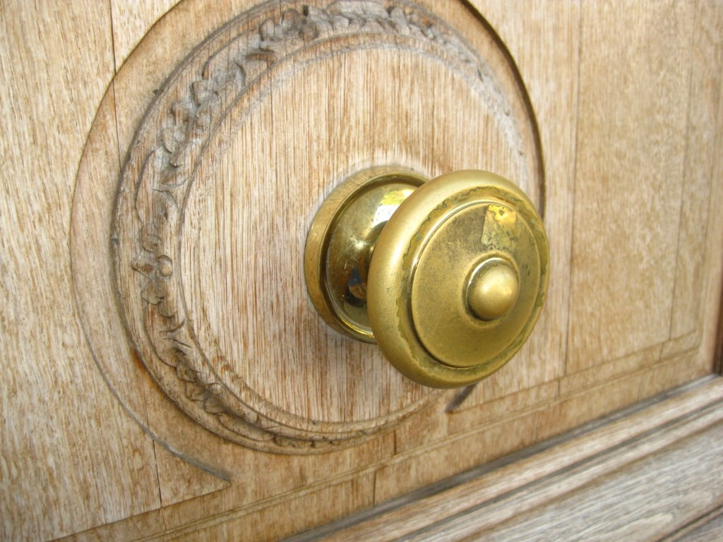 What Are the Differences Between Cabinet Knobs and Pulls? - Old West Iron