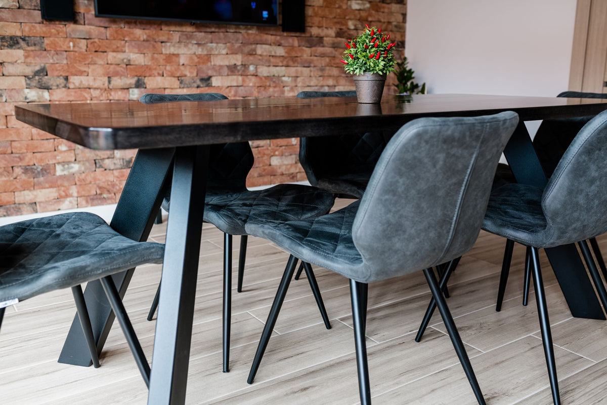 5 Tips for Choosing Metal Table Legs - Old West Iron