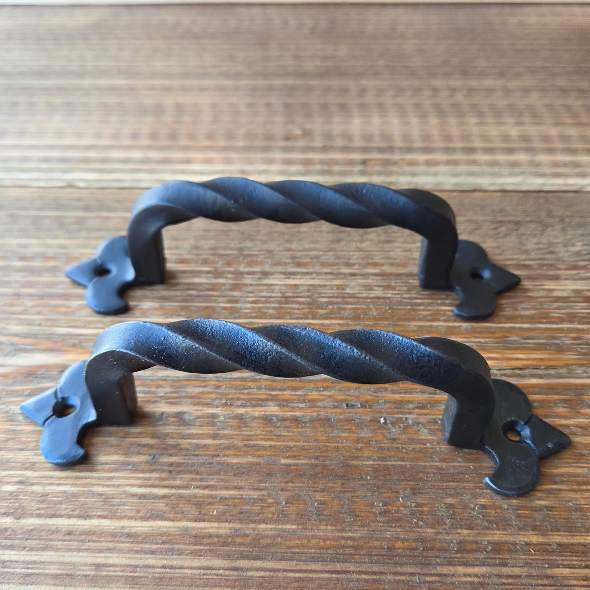 Egyptian Fleur De Lis Cabinet Handle - Old West Iron