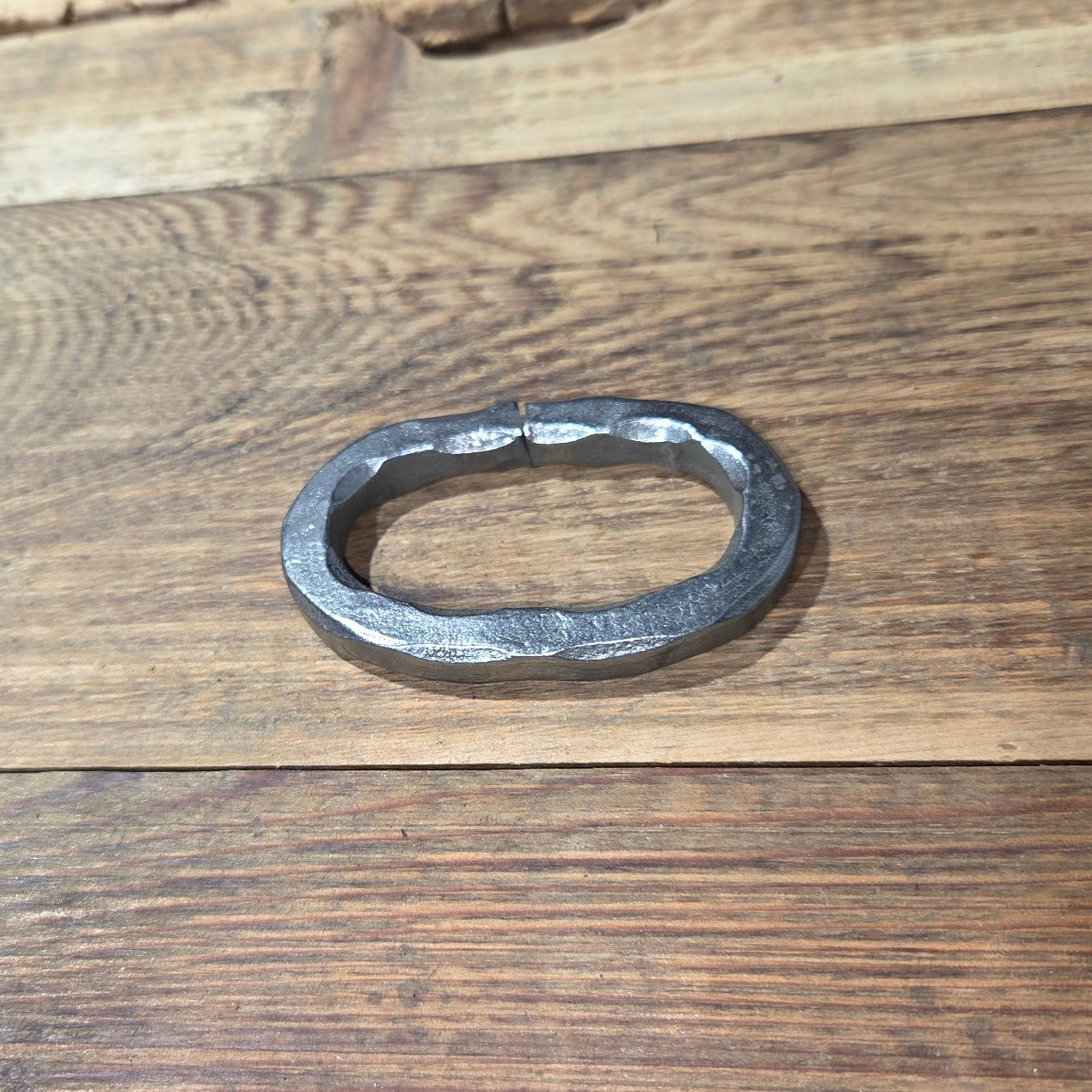 Hammered Oval Link Small 3 1/2" x 2 1/4" x 3/8"