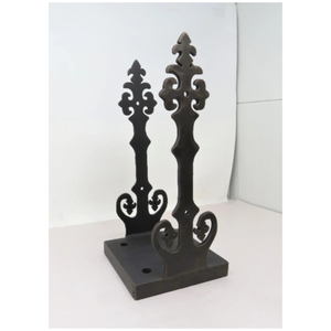 Sabot de poteau structurel Renaissance Iron J Hook à sceller dans le béton - 3 1/2" x 3 1/2" / 8"