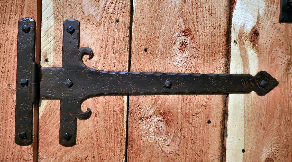 Georgian Iron XL Functioning Hinge Strap